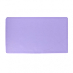 Silicone baking mat with engraved measurement edge