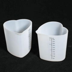Silicone heart-shaped measuring cup